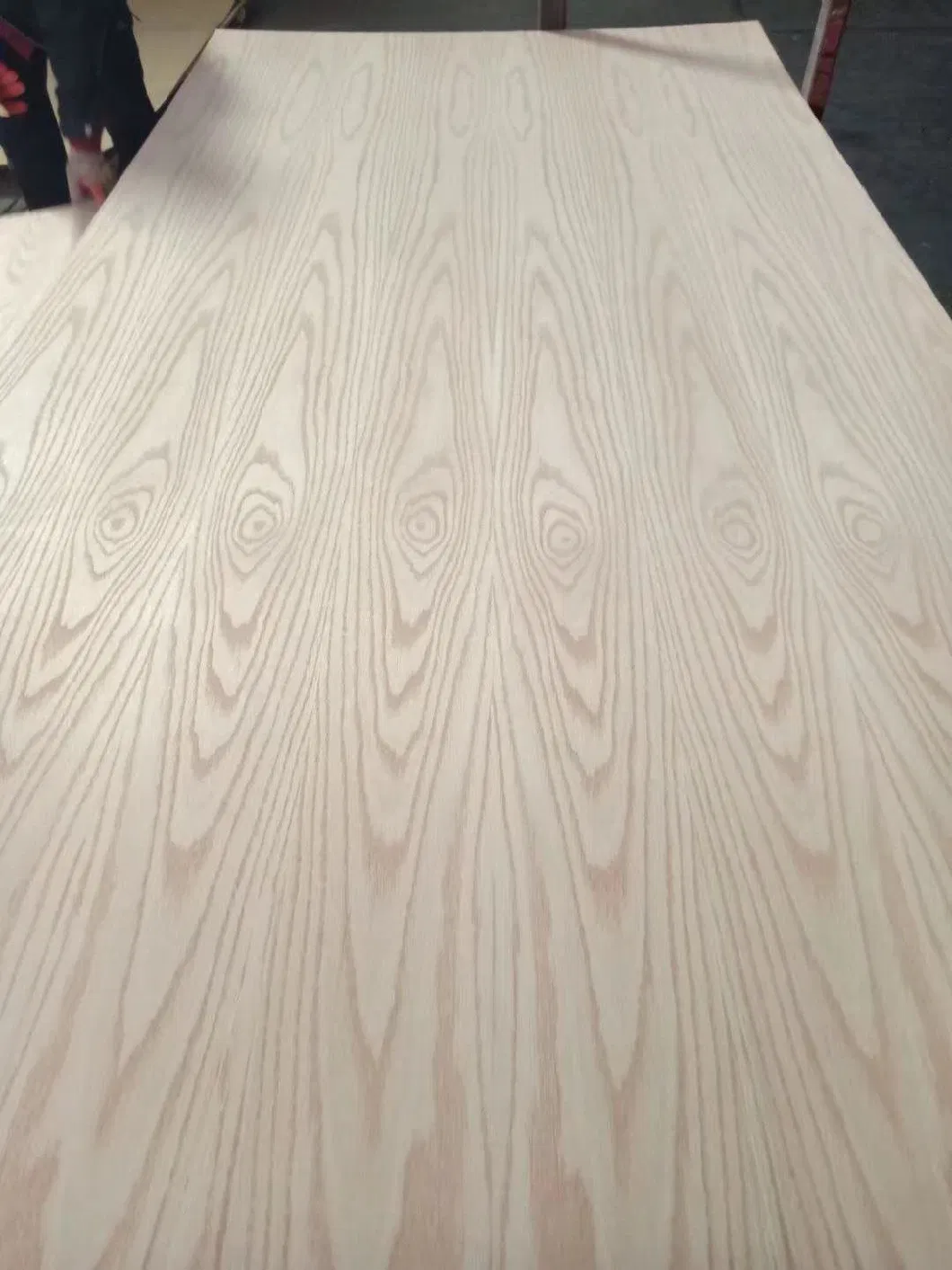 Thin Thickness Natural Red Oak Veneer Fancy Plywood/MDF for Decoration